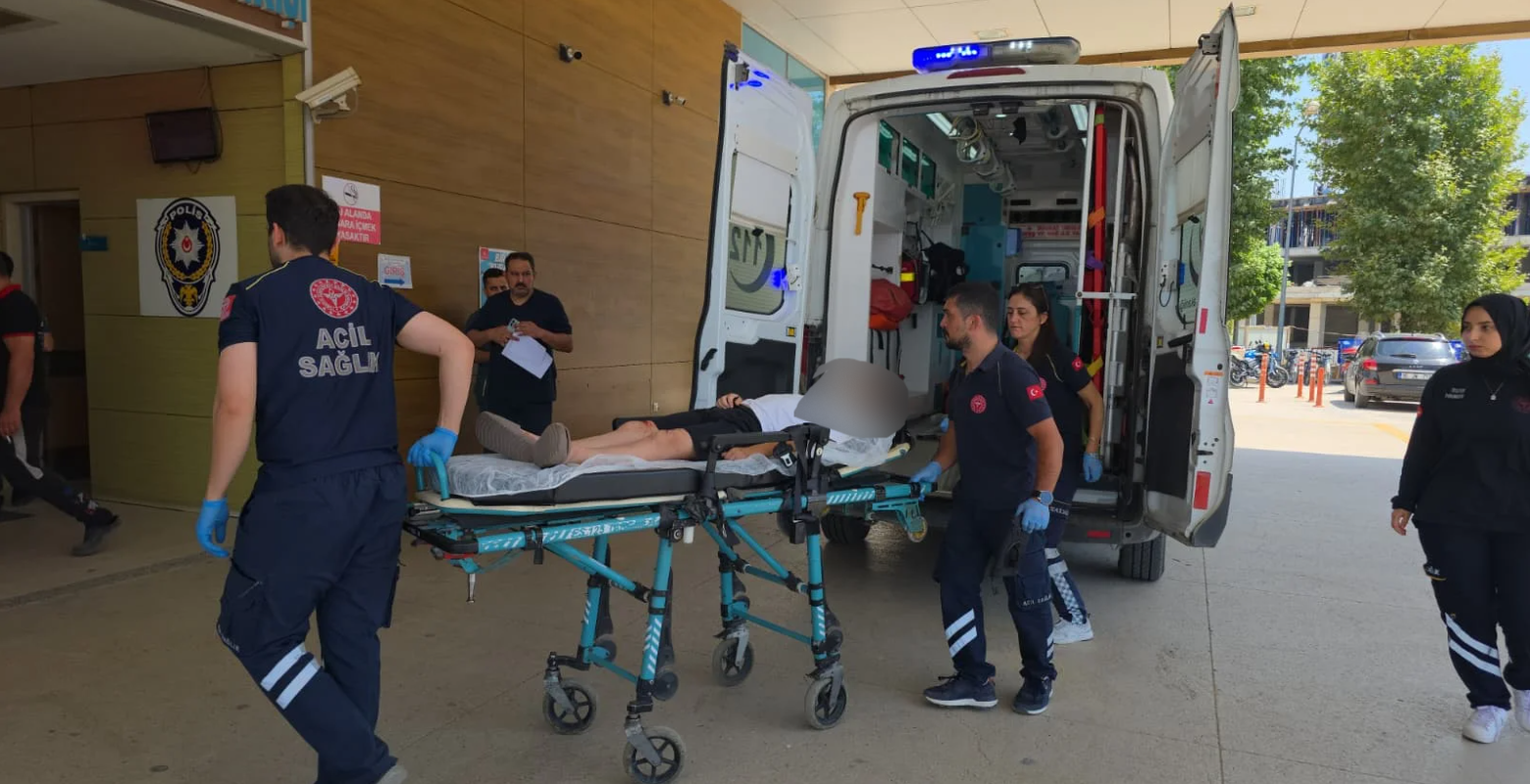 İnegöl'de otomobille çarpışan iki çocuk hastaneye kaldırıldı