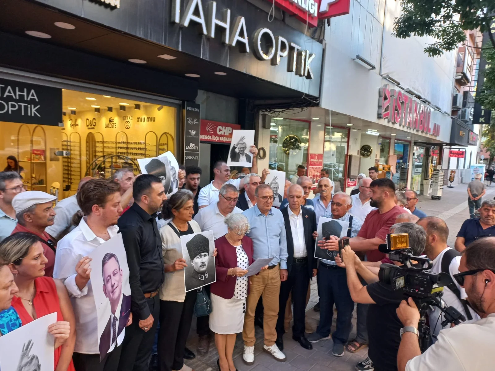 CHP İnegöl'e Kilit Vuruldu! Anahtar Bakın Kime Teslim Edildi