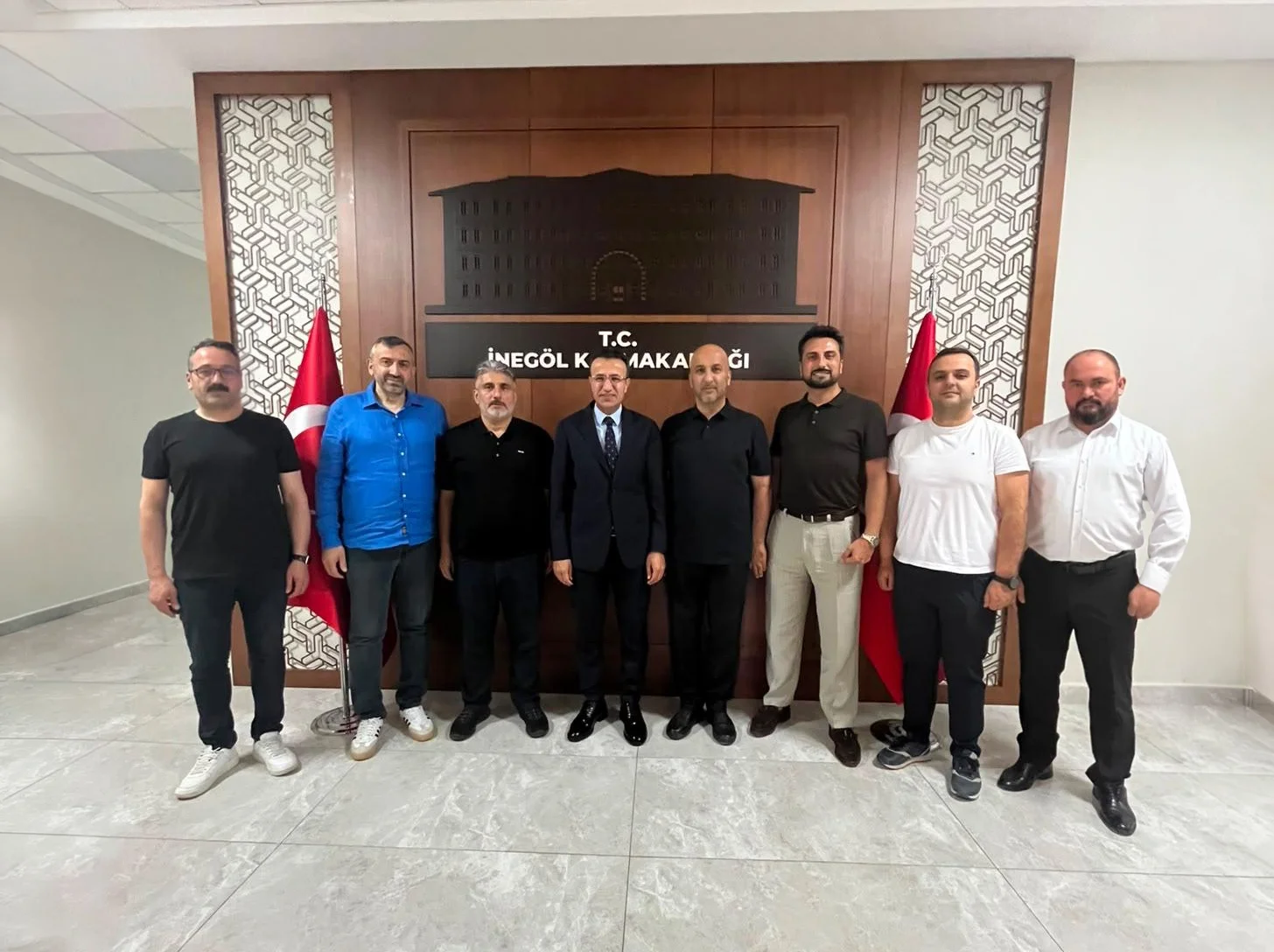 Wobilimo Mobilya AVM Yönetimi, İnegöl Kaymakamı Ayhan Akpay’ı Ziyaret Etti