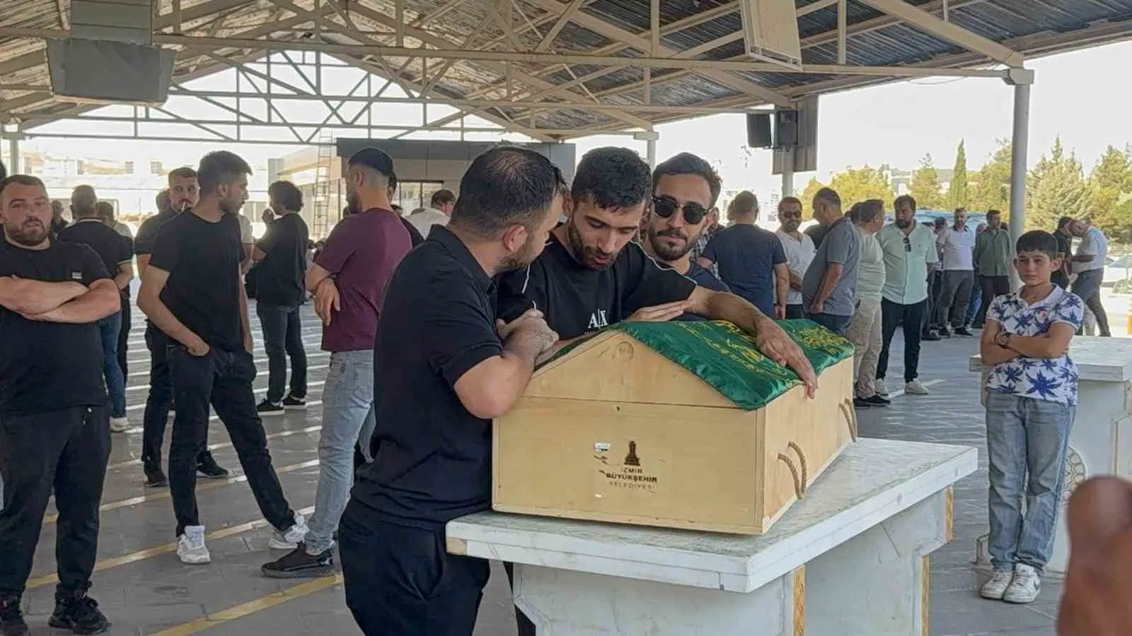 İnegöl'de Havuzda Hayatını Kaybeden Minik Kadir Son Yolculuğuna Uğurlandı